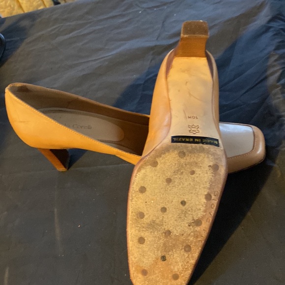 Retro tan and cream  Hugh heels - Picture 4 of 4